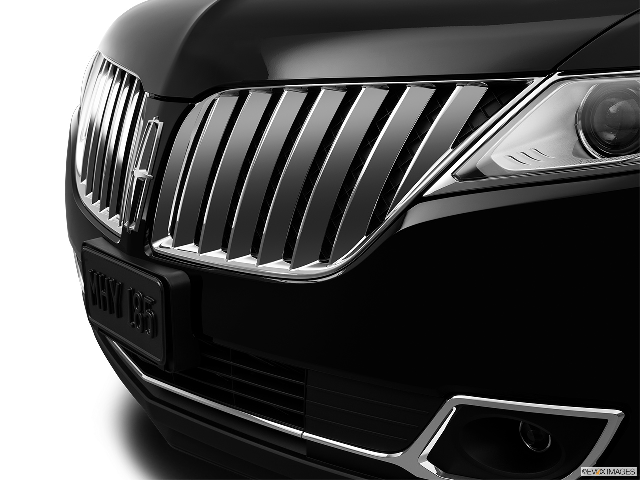 2012 Lincoln MKX FWD Close up of Grill. 