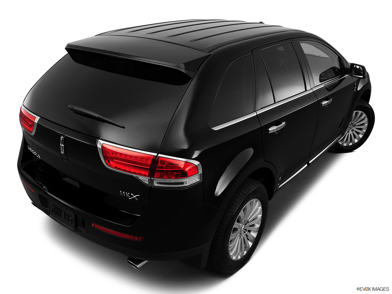 2012 Lincoln MKX FWD Rear 3/4 angle view. 