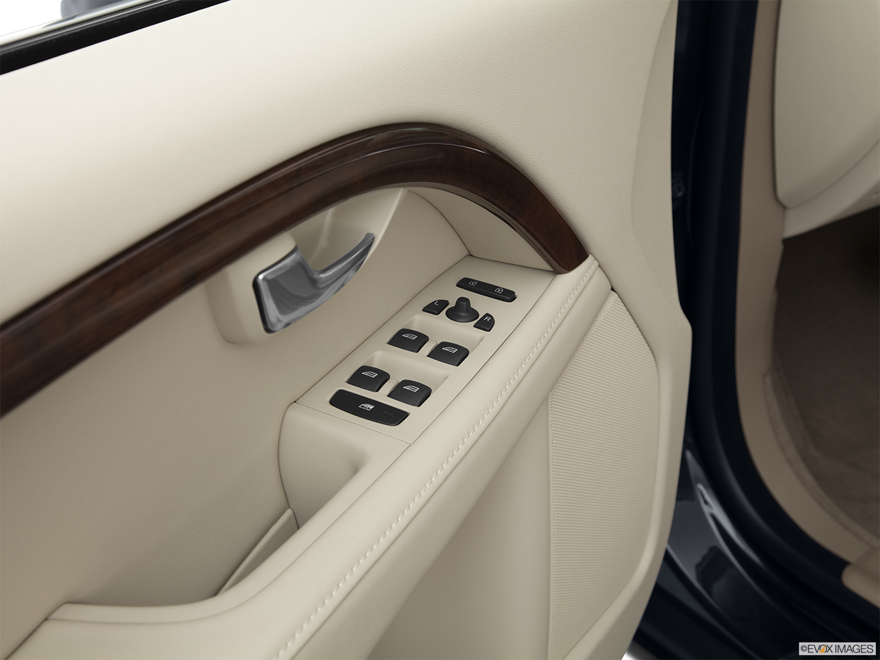 2012 Volvo S80 3.2 Driver's side inside window controls. 