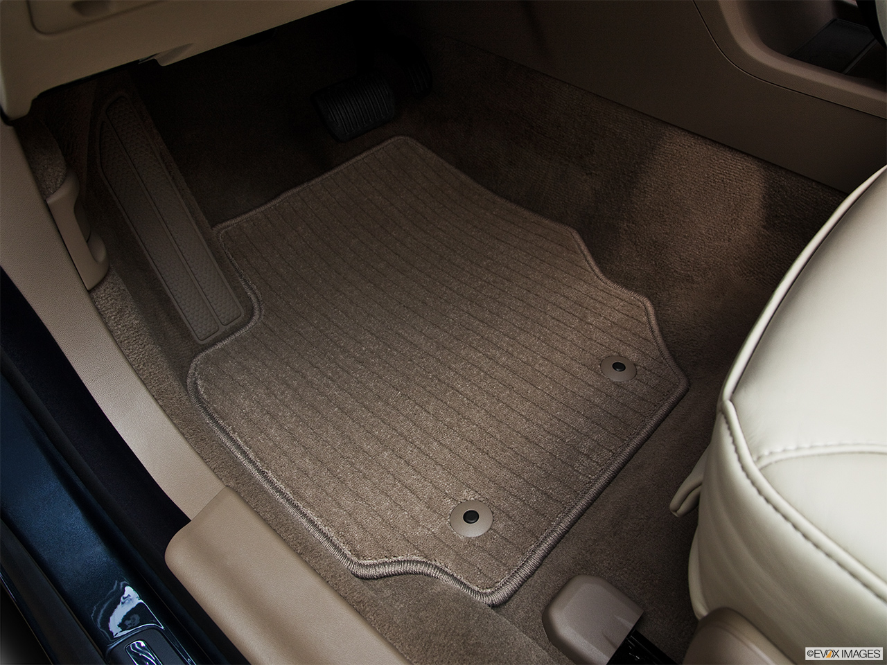 2012 Volvo S80 3.2 Driver's floor mat and pedals. Mid-seat level from outside looking in. 