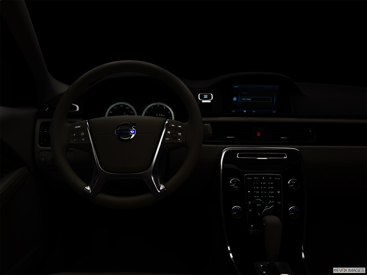 2012 Volvo S80 3.2 Centered wide dash shot - "night" shot. 