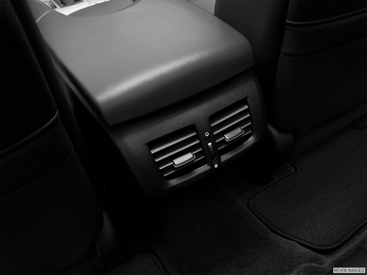 2012 Acura ZDX ZDX Advance Rear A/C controls. 