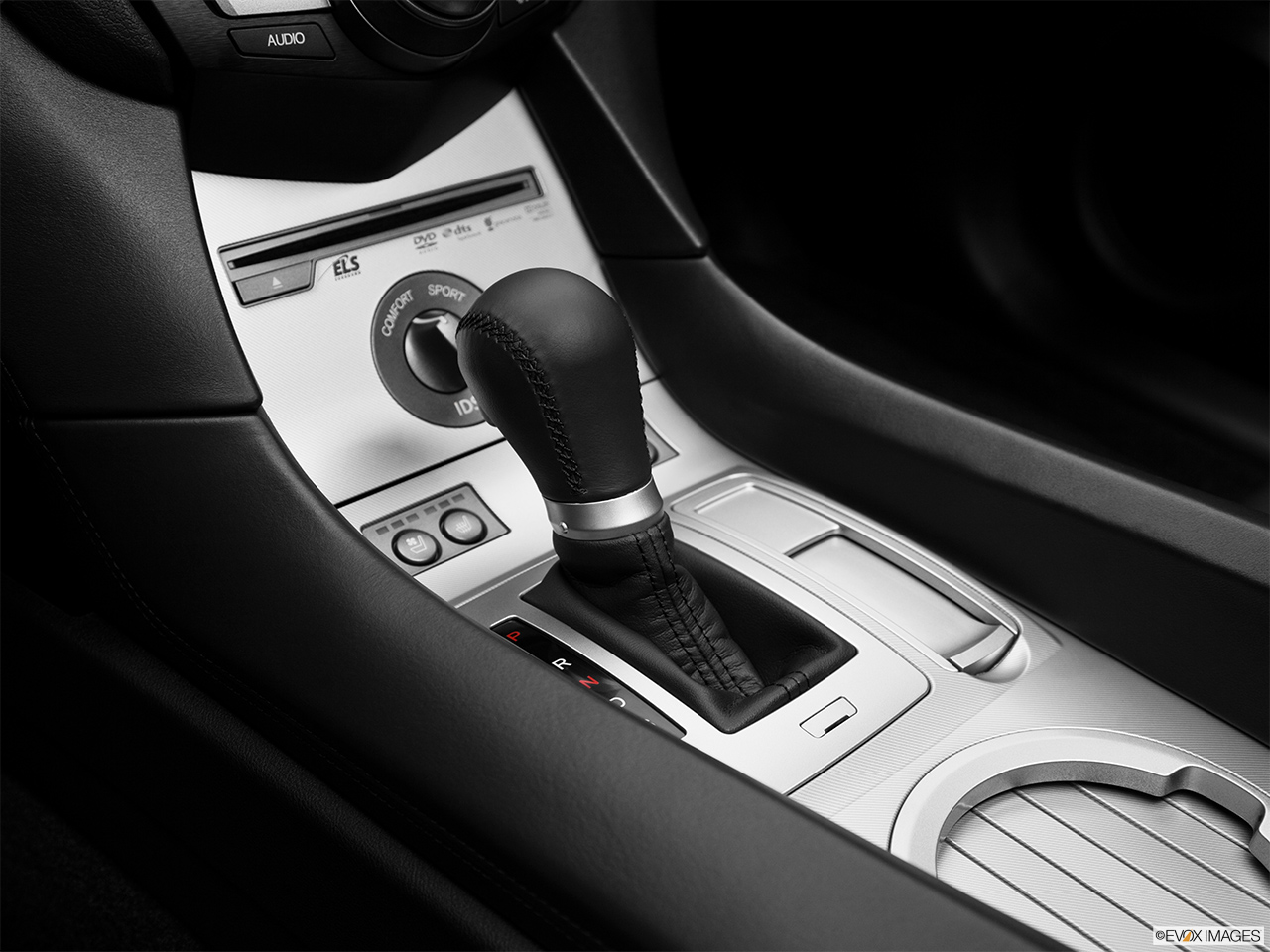 2012 Acura ZDX ZDX Advance Gear shifter/center console. 
