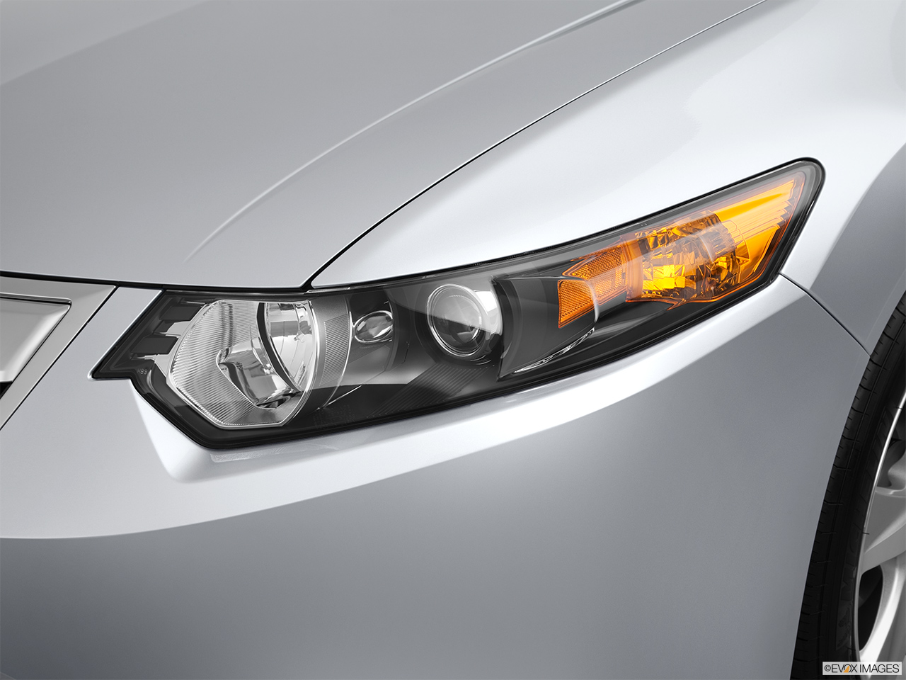2012 Acura TSX 5-Speed Automatic Drivers Side Headlight. 