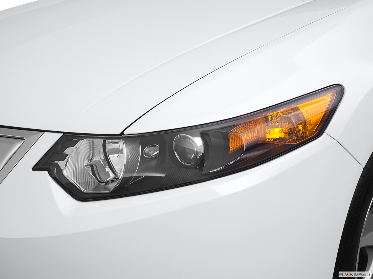 2012 Acura TSX Sport Wagon Drivers Side Headlight. 