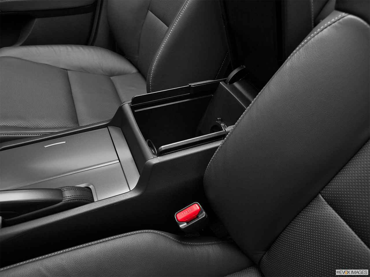 2012 Acura TSX V6 Front center divider. 