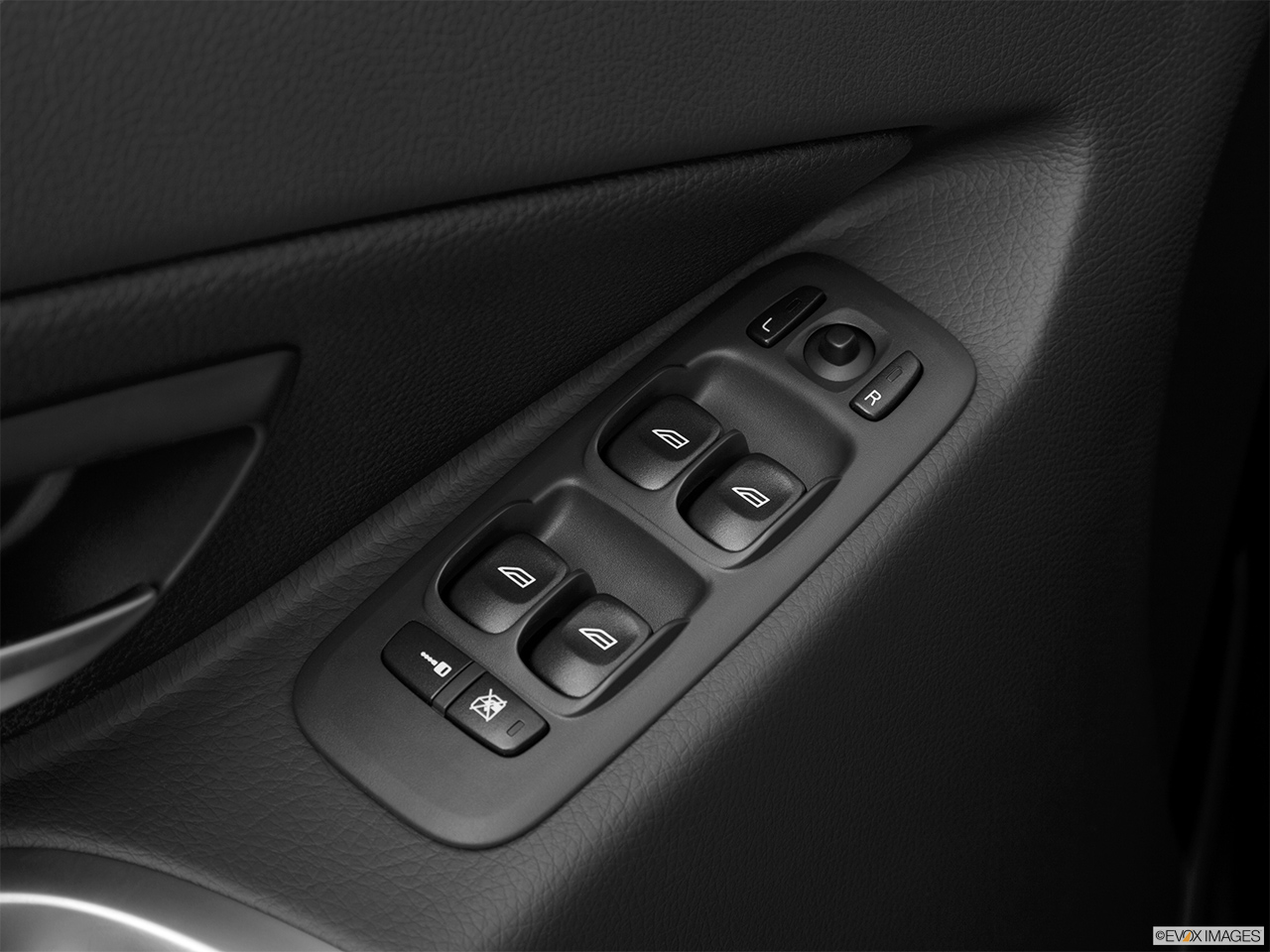 2013 Volvo XC90 3.2 FWD Base Driver's side inside window controls. 