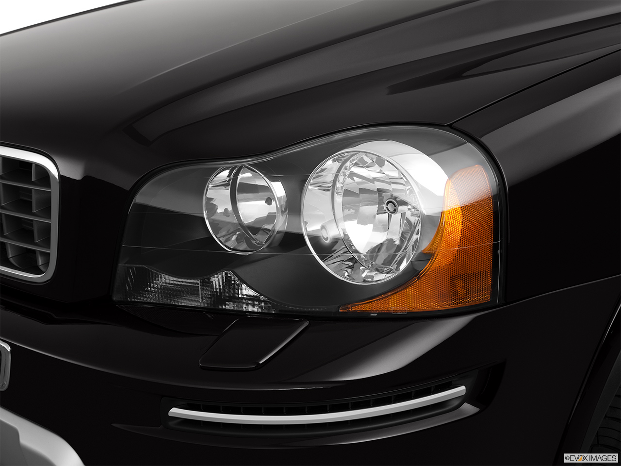 2014 Volvo XC90 Base Drivers Side Headlight. 