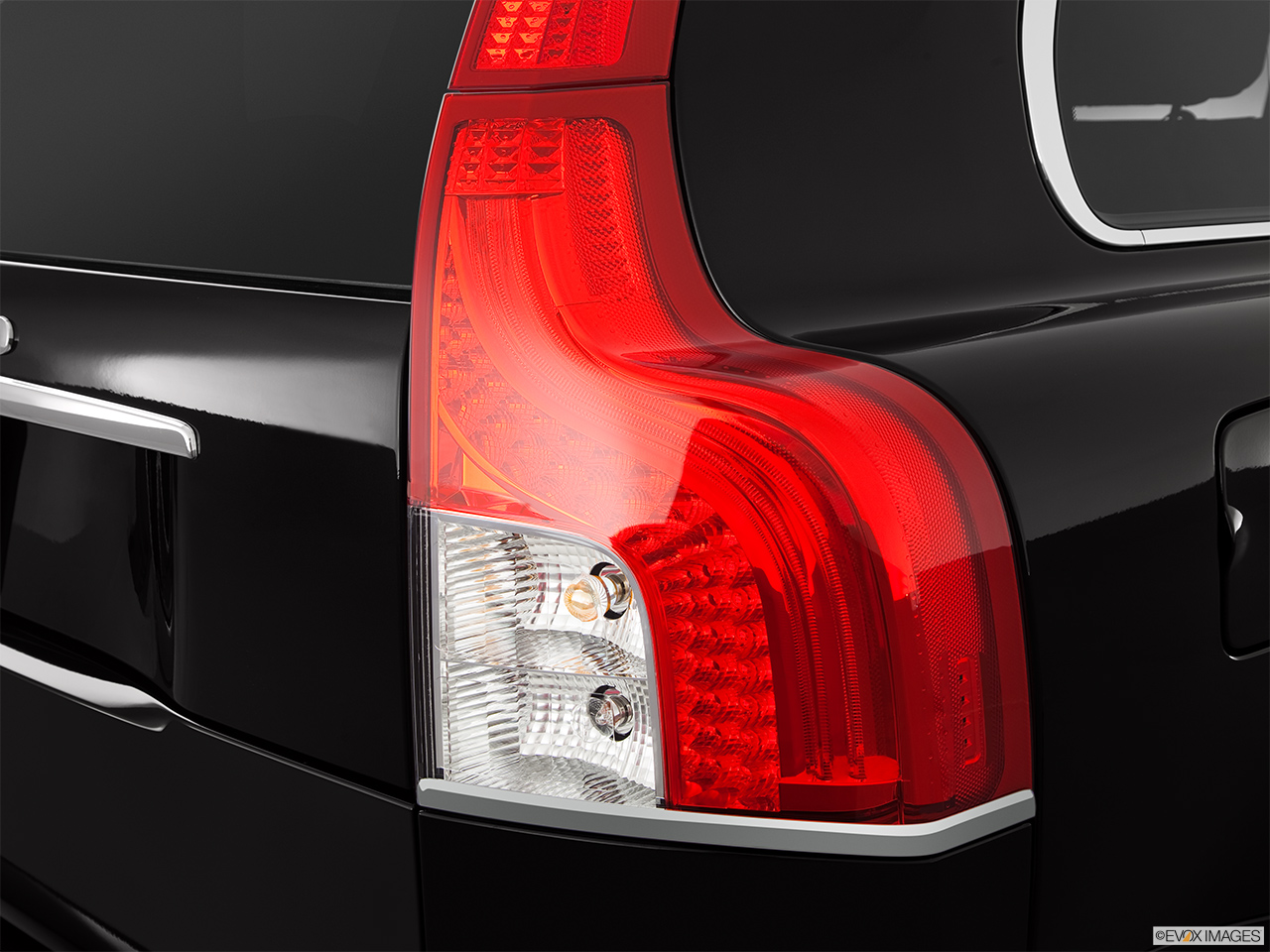 2013 Volvo XC90 3.2 FWD Base Passenger Side Taillight. 