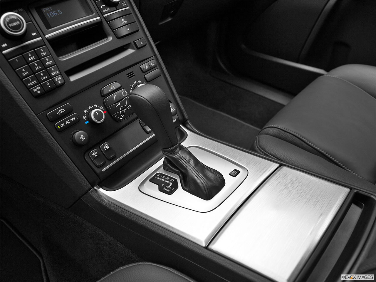 2014 Volvo XC90 Base Gear shifter/center console. 