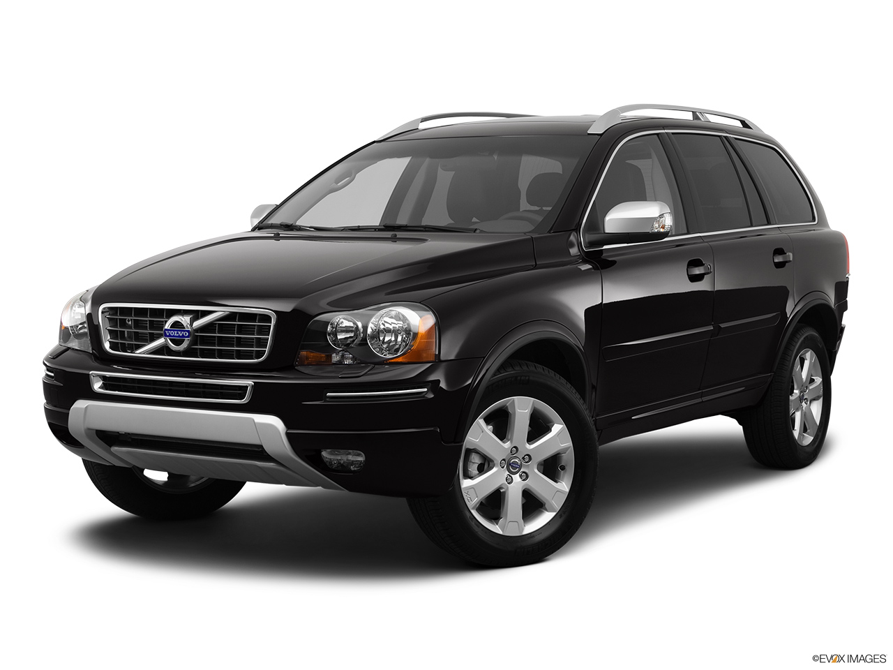 2013 Volvo XC90 3.2 FWD Base Front angle medium view. 