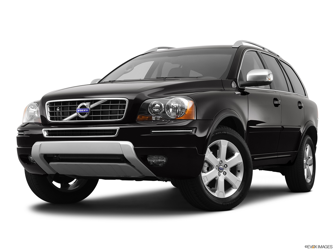 2013 Volvo XC90 3.2 FWD Base Front angle view, low wide perspective. 