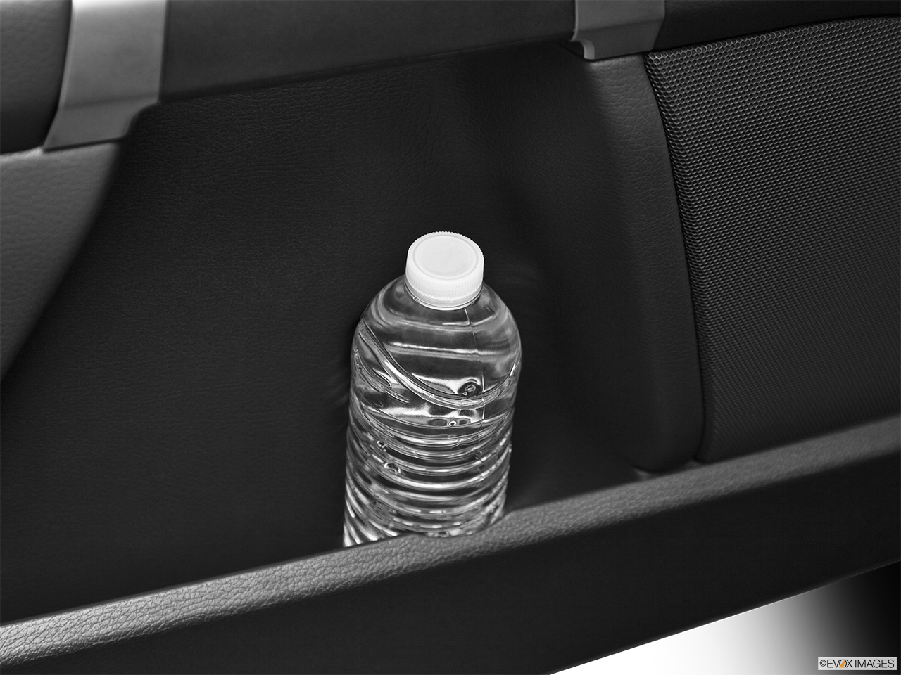 2014 Volvo XC90 Base Cup holder prop (tertiary). 