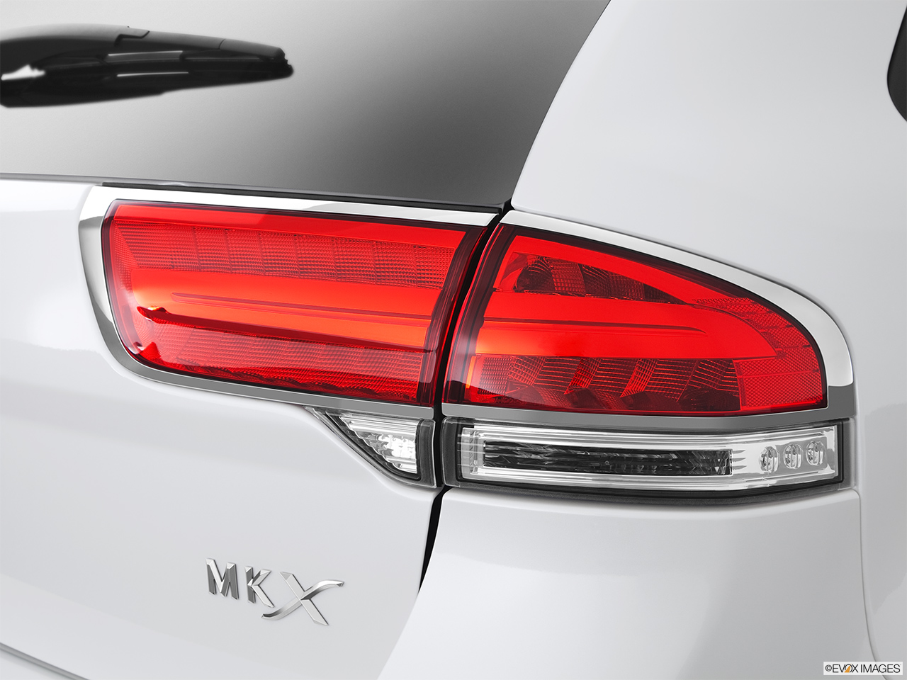 2013 Lincoln MKX FWD Passenger Side Taillight. 