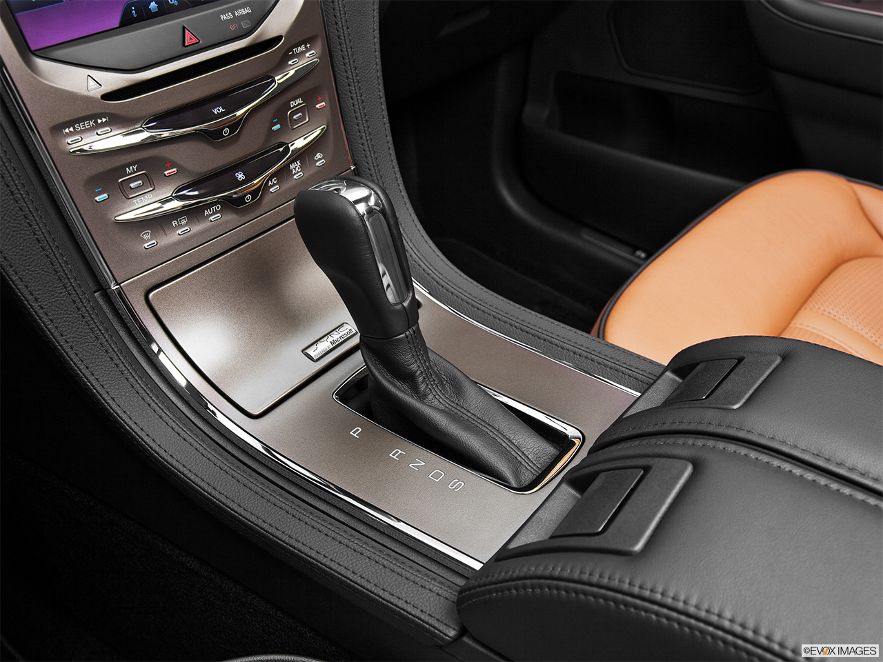 2013 Lincoln MKX FWD Gear shifter/center console. 