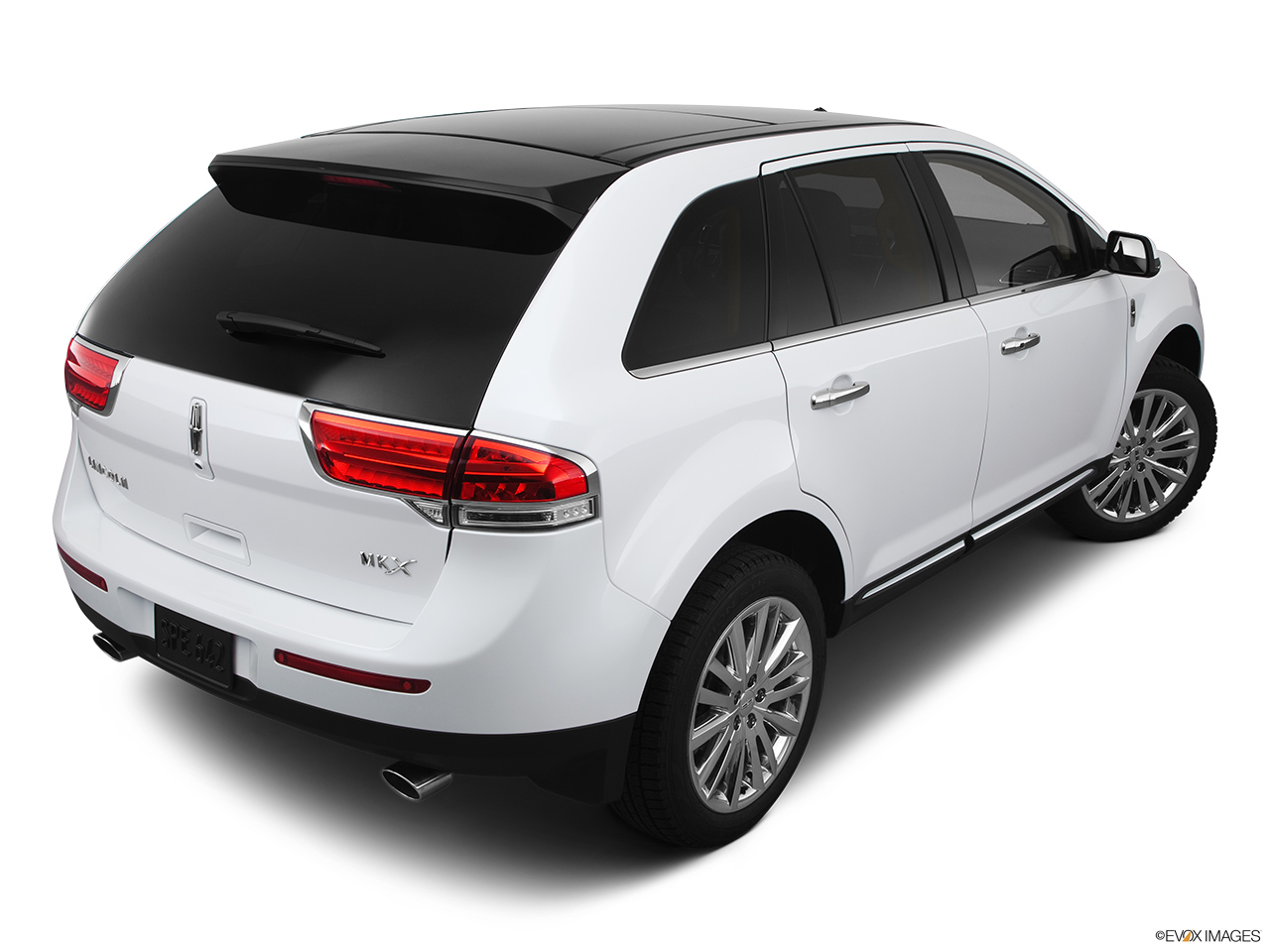 2013 Lincoln MKX FWD Rear 3/4 angle view. 