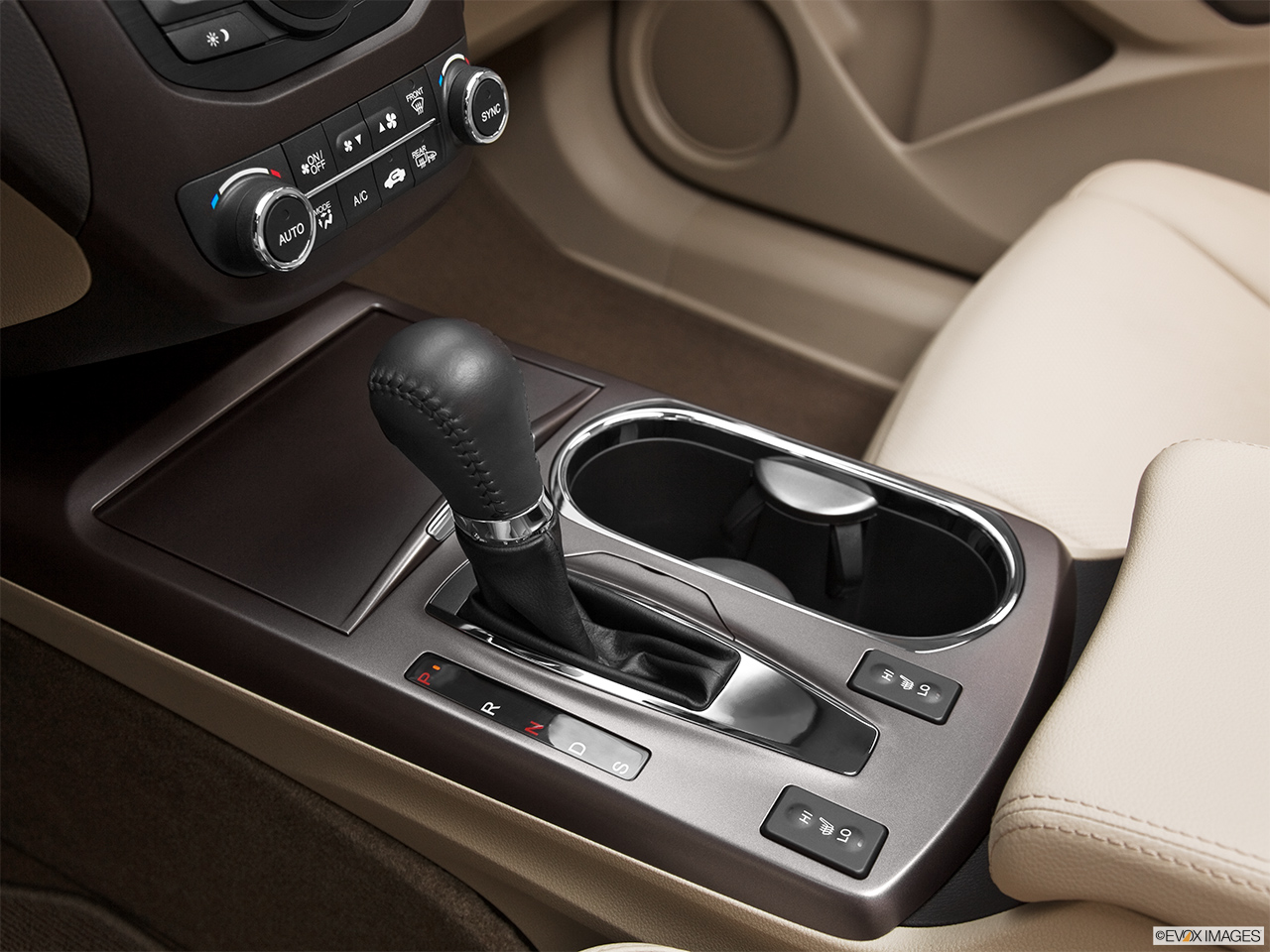 2013 Acura RDX AWD Gear shifter/center console. 