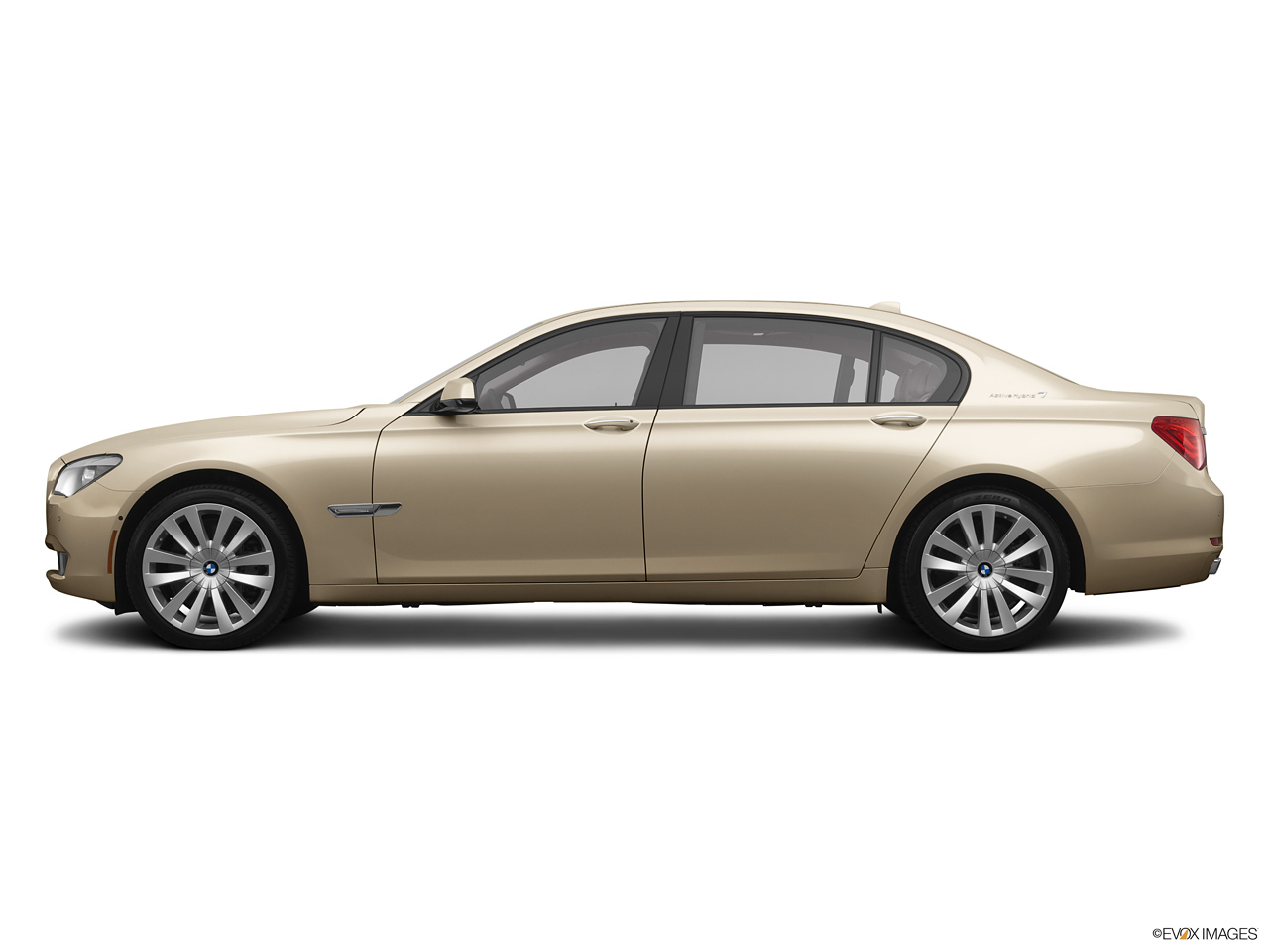 2024 BMW 7-series Hybrid   Side