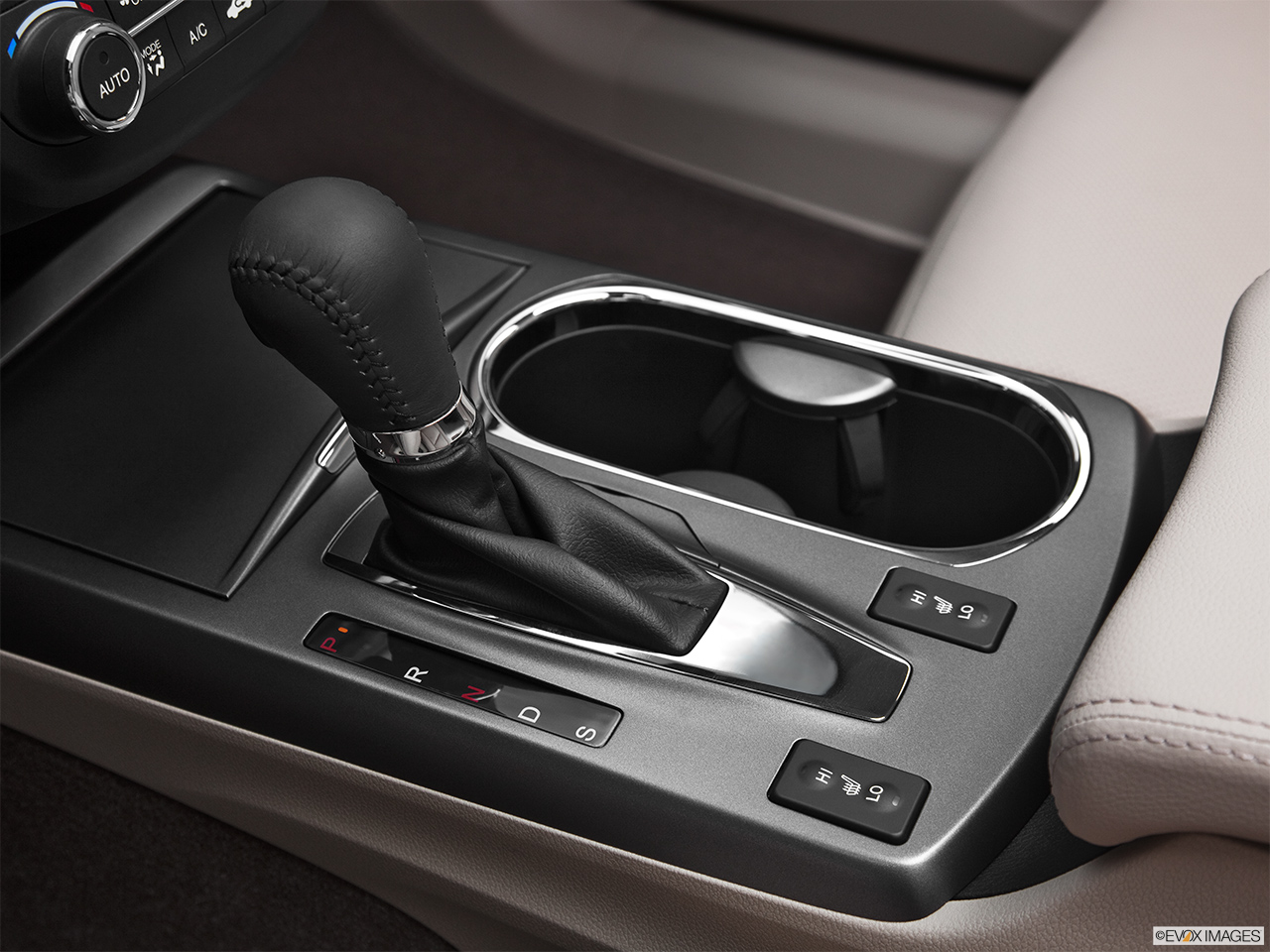 2013 Acura RDX Base Gear shifter/center console. 
