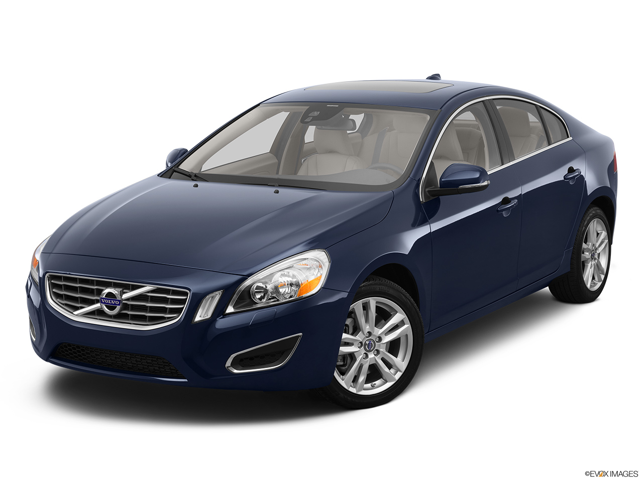 2013 Volvo S60 T5 FWD Premier Front angle view. 
