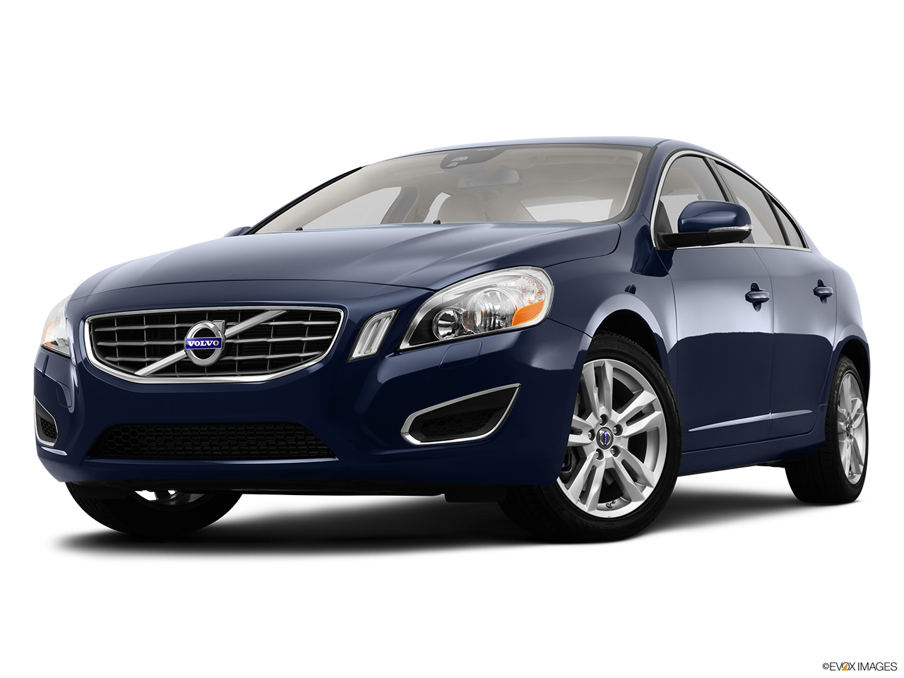 2013 Volvo S60 T5 FWD Premier Front angle view, low wide perspective. 