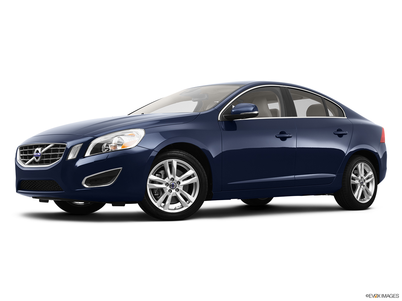 2013 Volvo S60 T5 FWD Premier Low/wide front 5/8. 