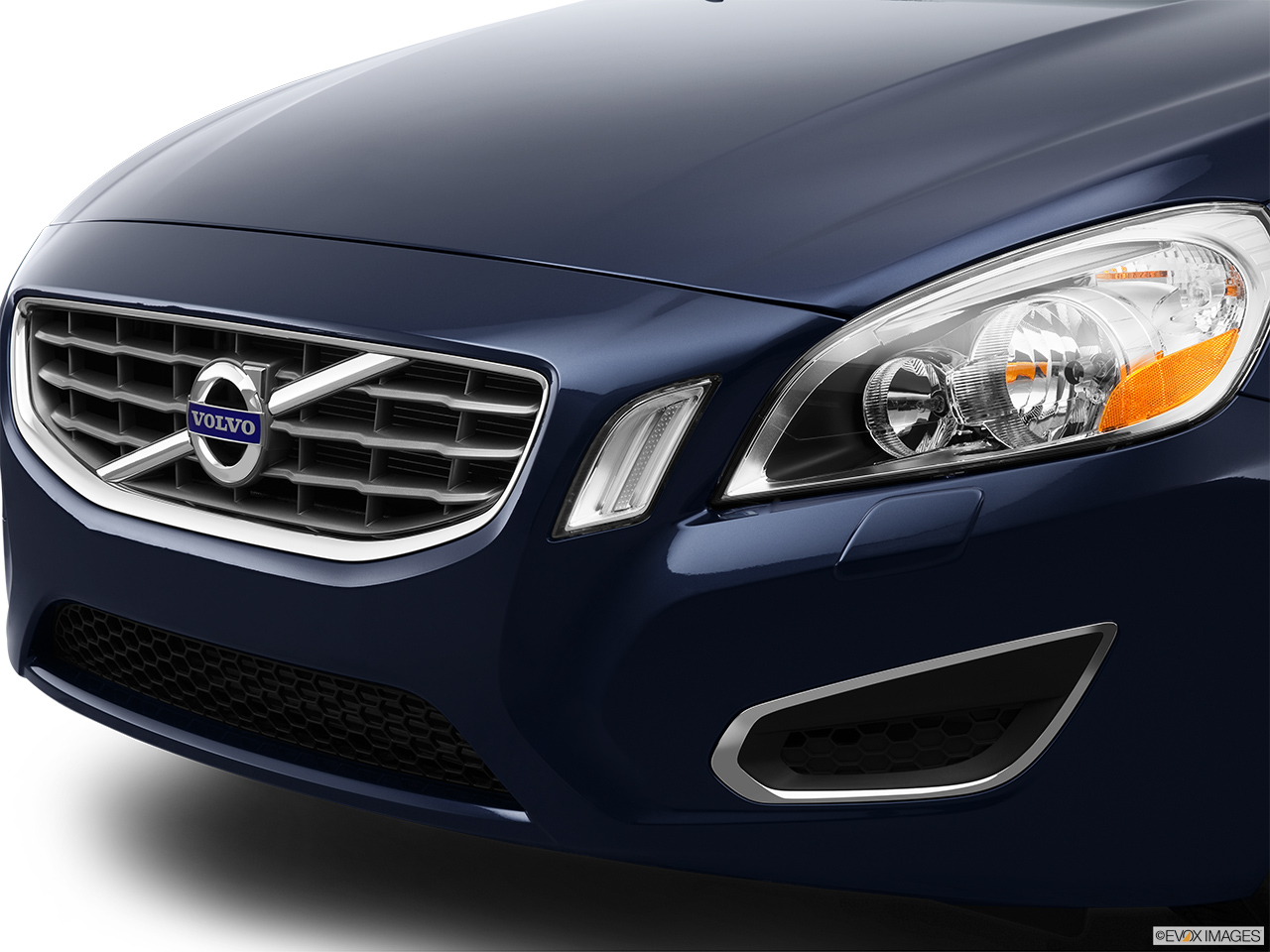 2013 Volvo S60 T5 FWD Premier Close up of Grill. 