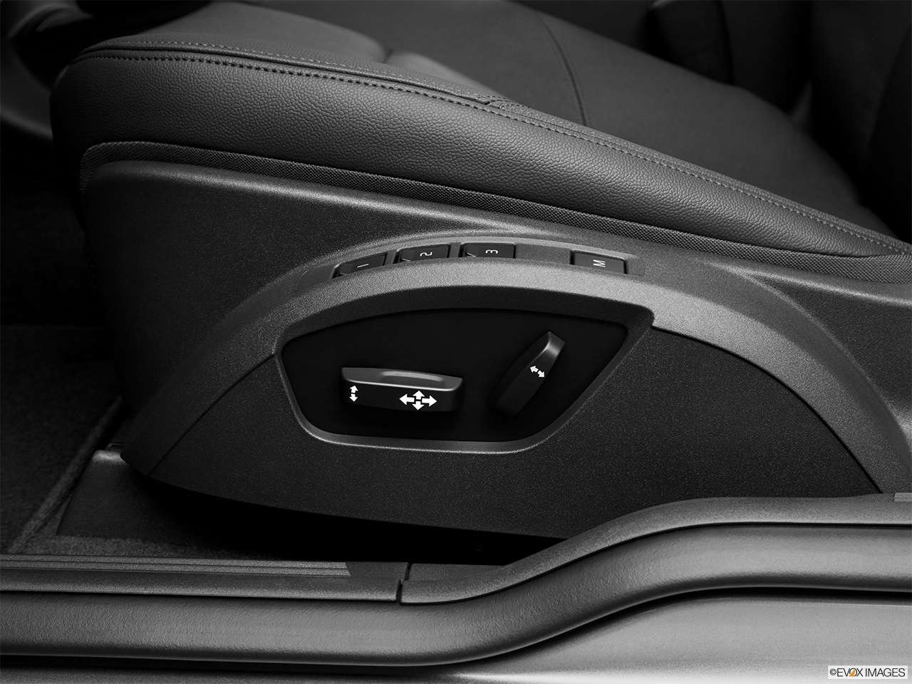 2013 Volvo C30 T5 Premier Plus Seat Adjustment Controllers. 