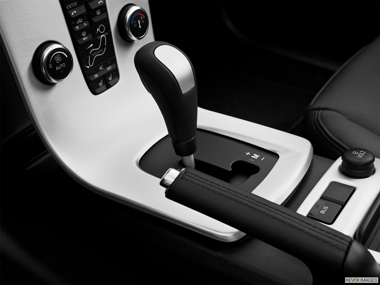 2013 Volvo C30 T5 Premier Plus Gear shifter/center console. 