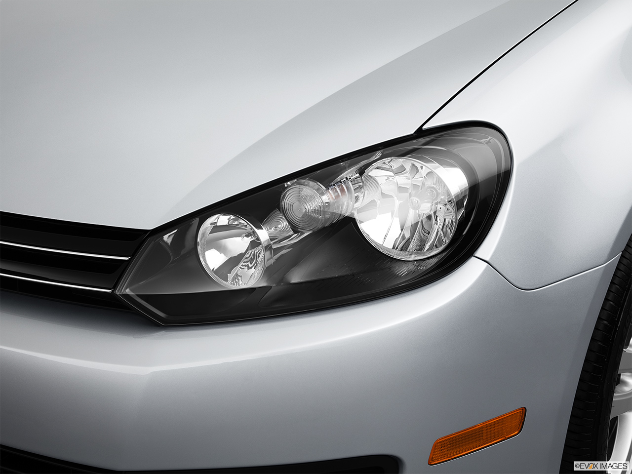 2013 Volkswagen Jetta SportWagen TDI Drivers Side Headlight. 