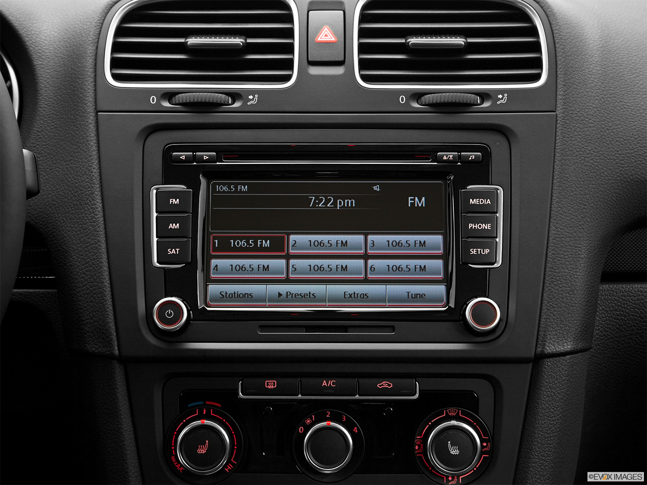 2013 Volkswagen Jetta SportWagen TDI Closeup of radio head unit 