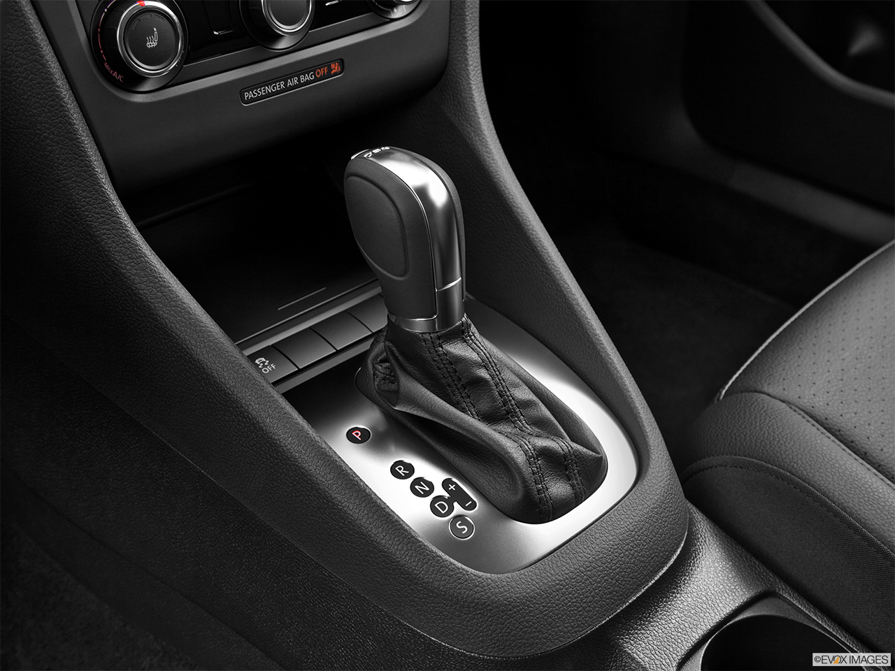 2013 Volkswagen Jetta SportWagen TDI Gear shifter/center console. 