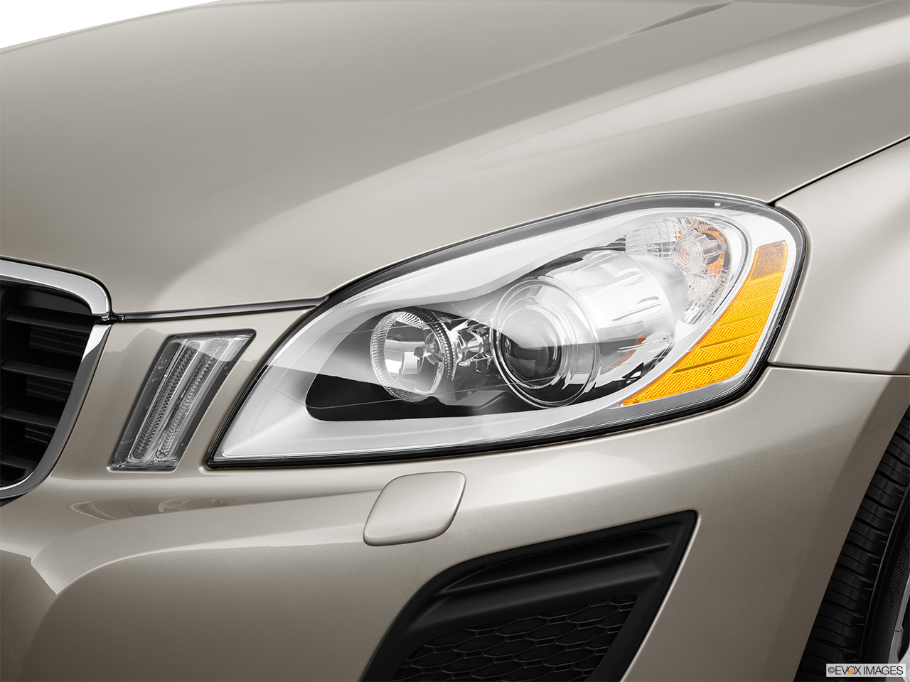2013 Volvo XC60 3.2 FWD Premier Plus Drivers Side Headlight. 