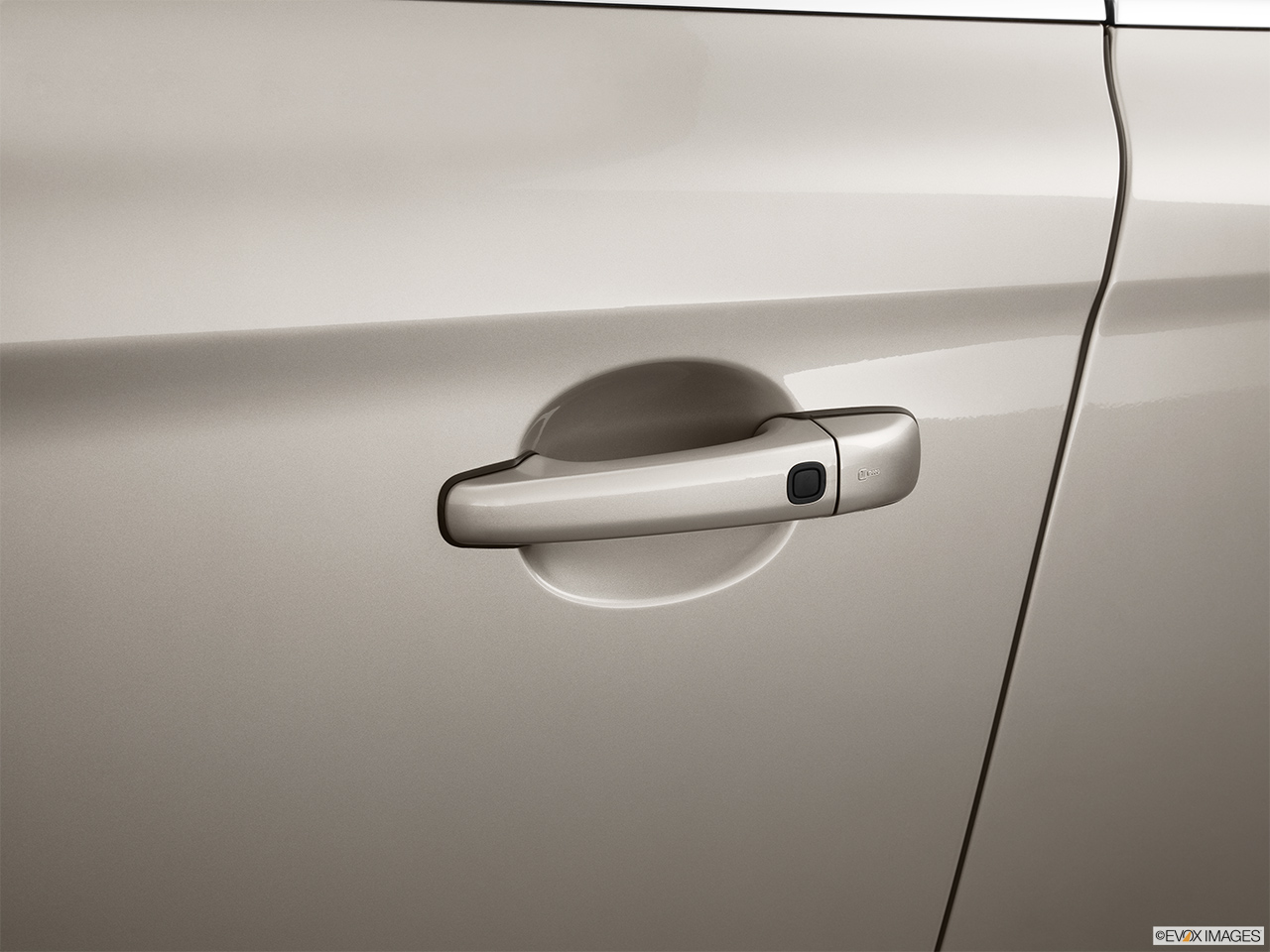 2013 Volvo XC60 3.2 FWD Premier Plus Drivers Side Door handle. 