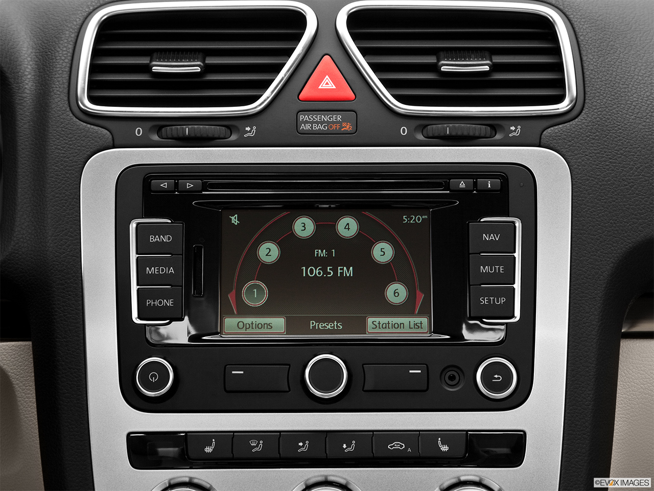 2013 Volkswagen Eos Lux Closeup of radio head unit 