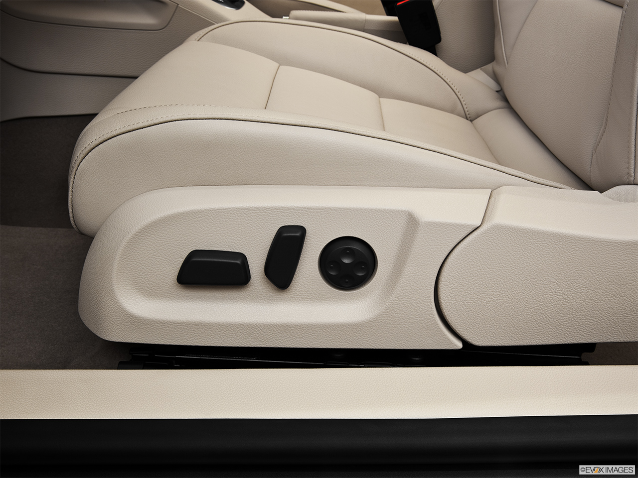 2013 Volkswagen Eos Lux Seat Adjustment Controllers. 
