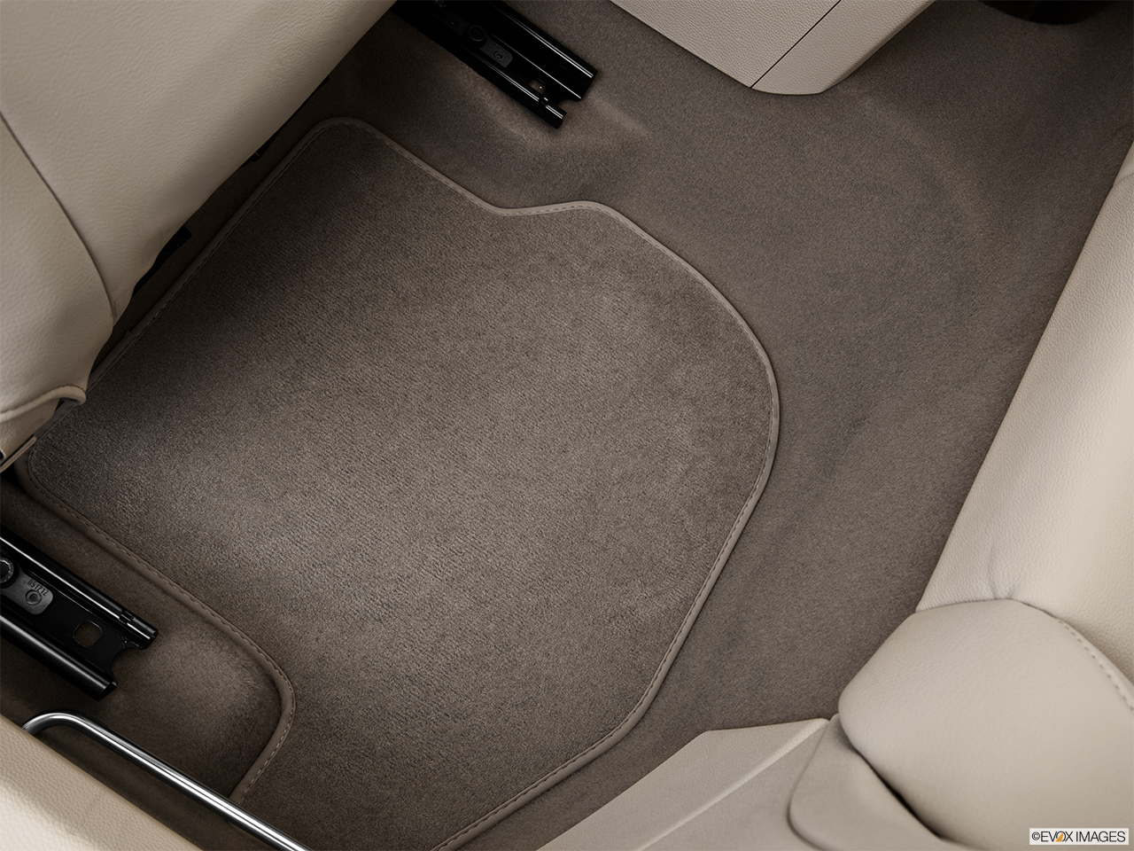2013 Volkswagen Eos Lux Rear driver's side floor mat. Mid-seat level from outside looking in. 