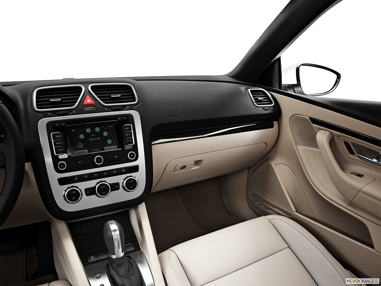 2013 Volkswagen Eos Lux Center Console/Passenger Side. 