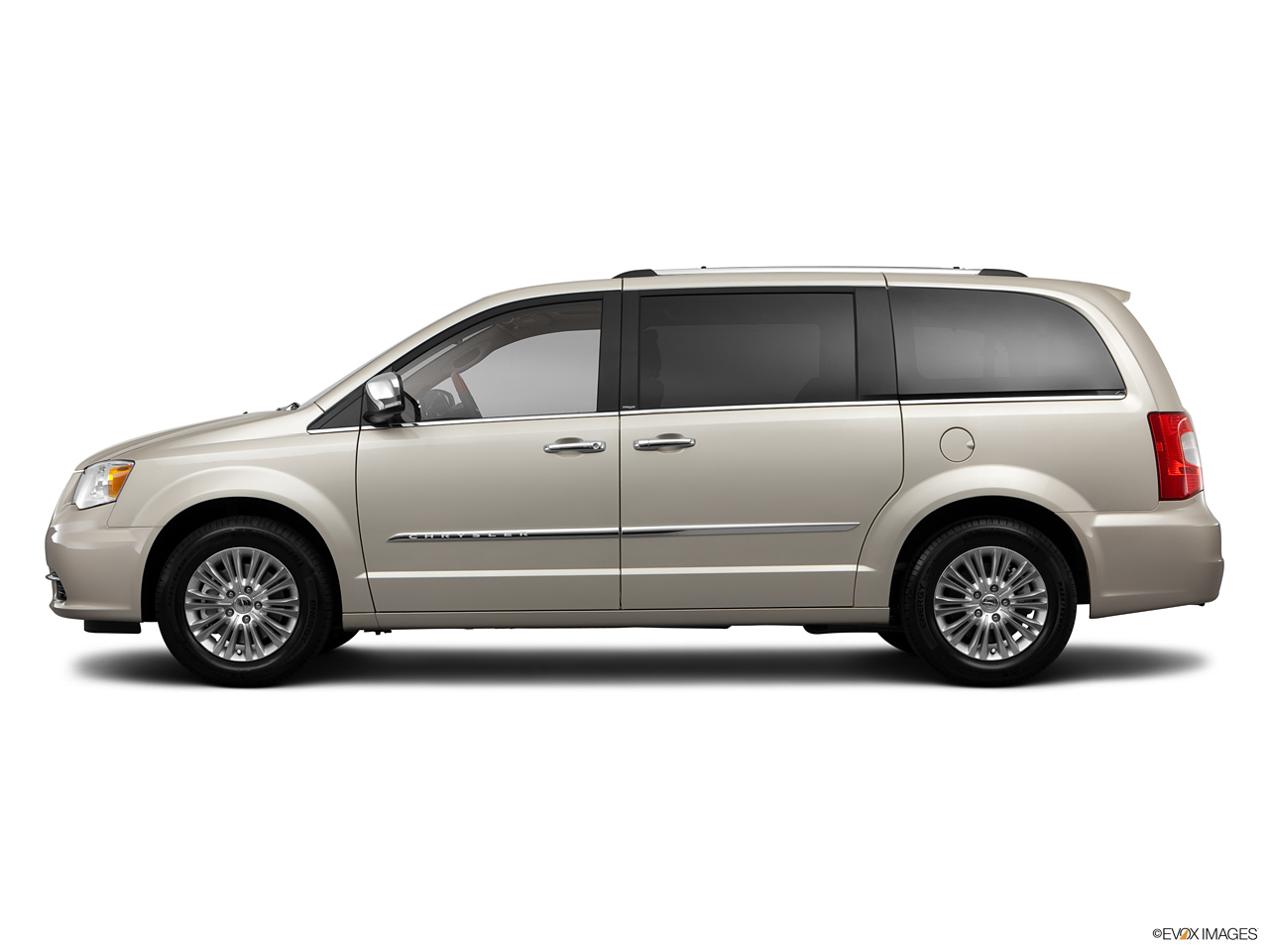 2024 Chrysler Town and Country   Side