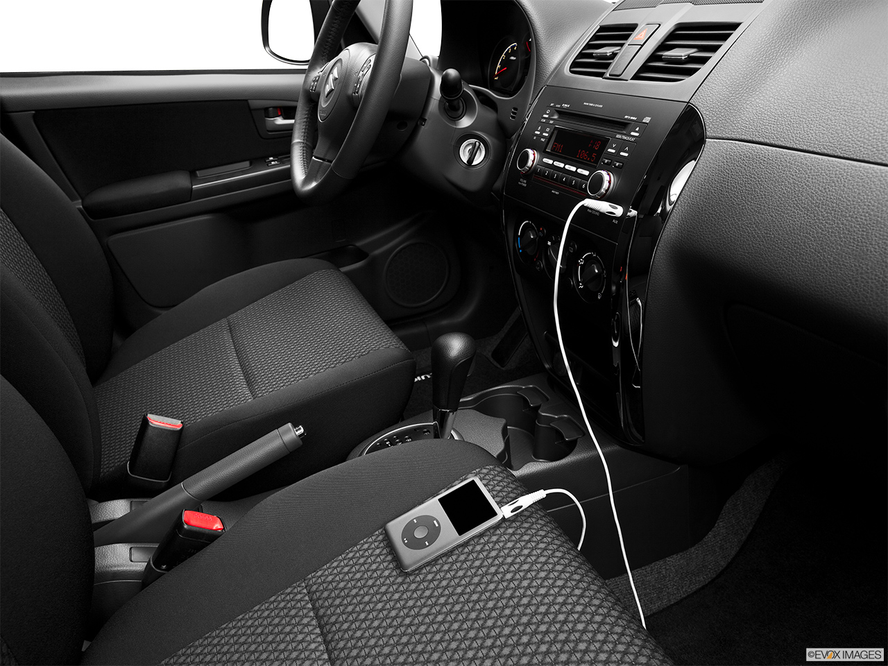 2013 Suzuki SX4 AWD Crossover Premium AT AWD Auxiliary jack props. 