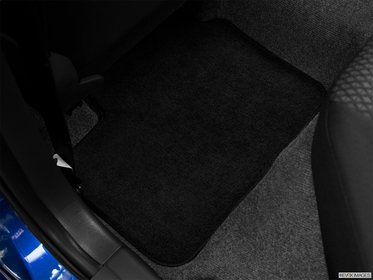 2013 Suzuki SX4 AWD Crossover Premium AT AWD Rear driver's side floor mat. Mid-seat level from outside looking in. 