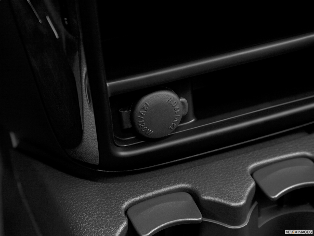 2013 Suzuki SX4 AWD Crossover Premium AT AWD Main power point. 