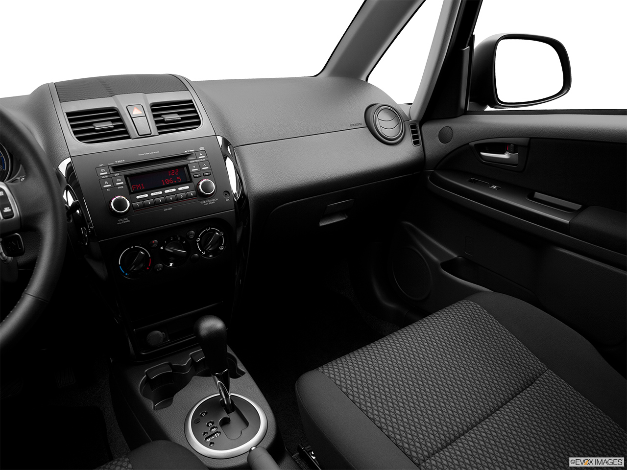 2013 Suzuki SX4 AWD Crossover Premium AT AWD Center Console/Passenger Side. 