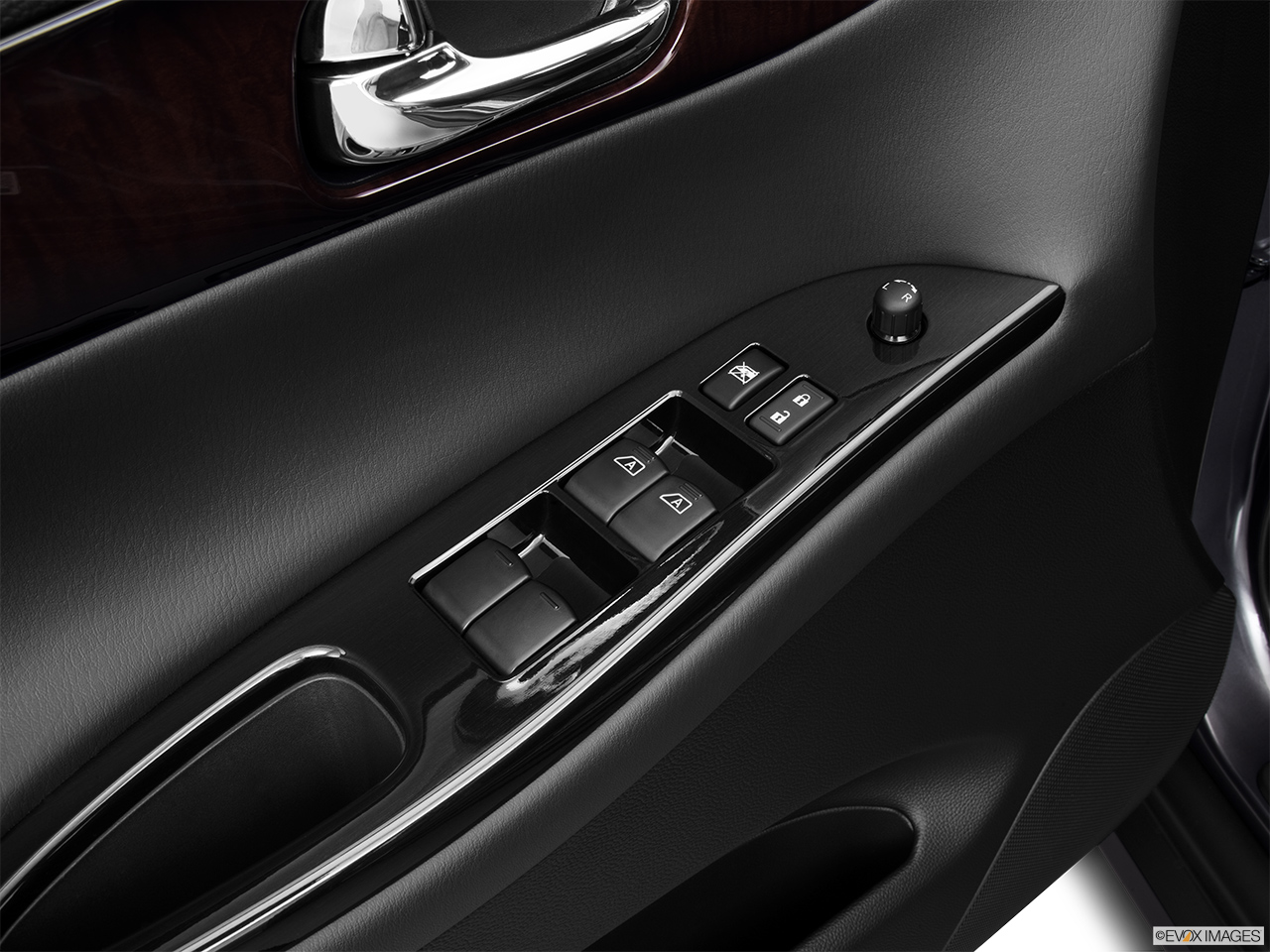 2013 Infiniti EX EX37 Journey AWD Driver's side inside window controls. 
