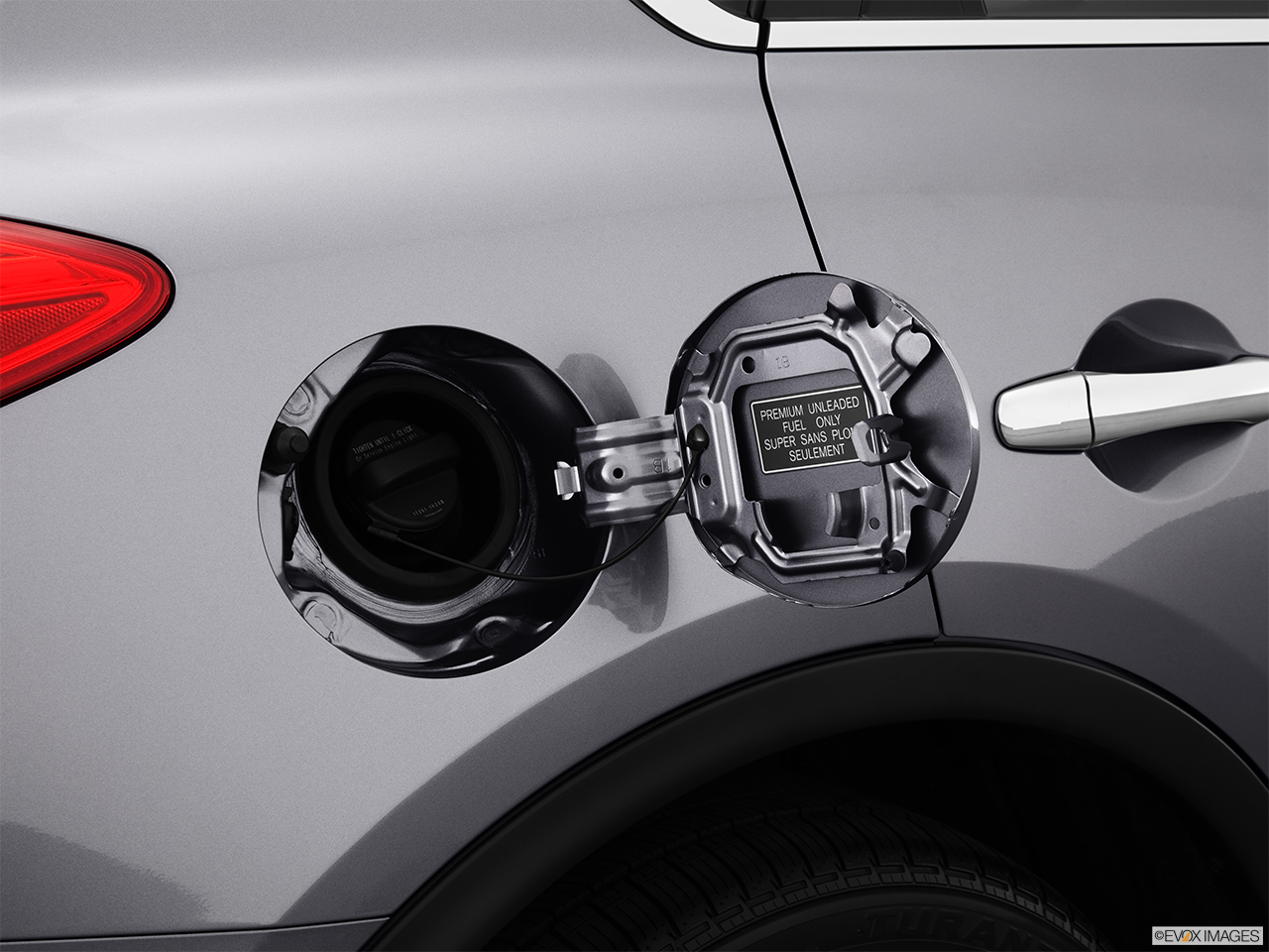 2013 Infiniti EX EX37 Journey AWD Gas cap open. 