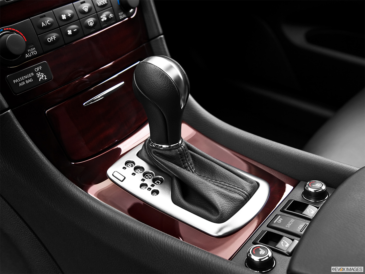 2013 Infiniti EX EX37 Journey AWD Gear shifter/center console. 
