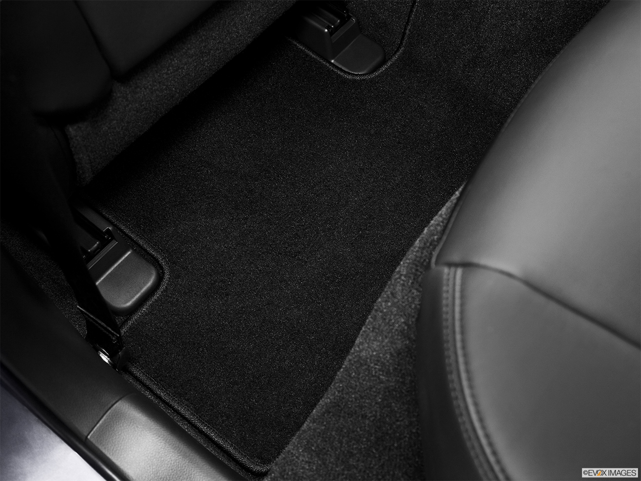 2013 Infiniti EX EX37 Journey AWD Rear driver's side floor mat. Mid-seat level from outside looking in. 