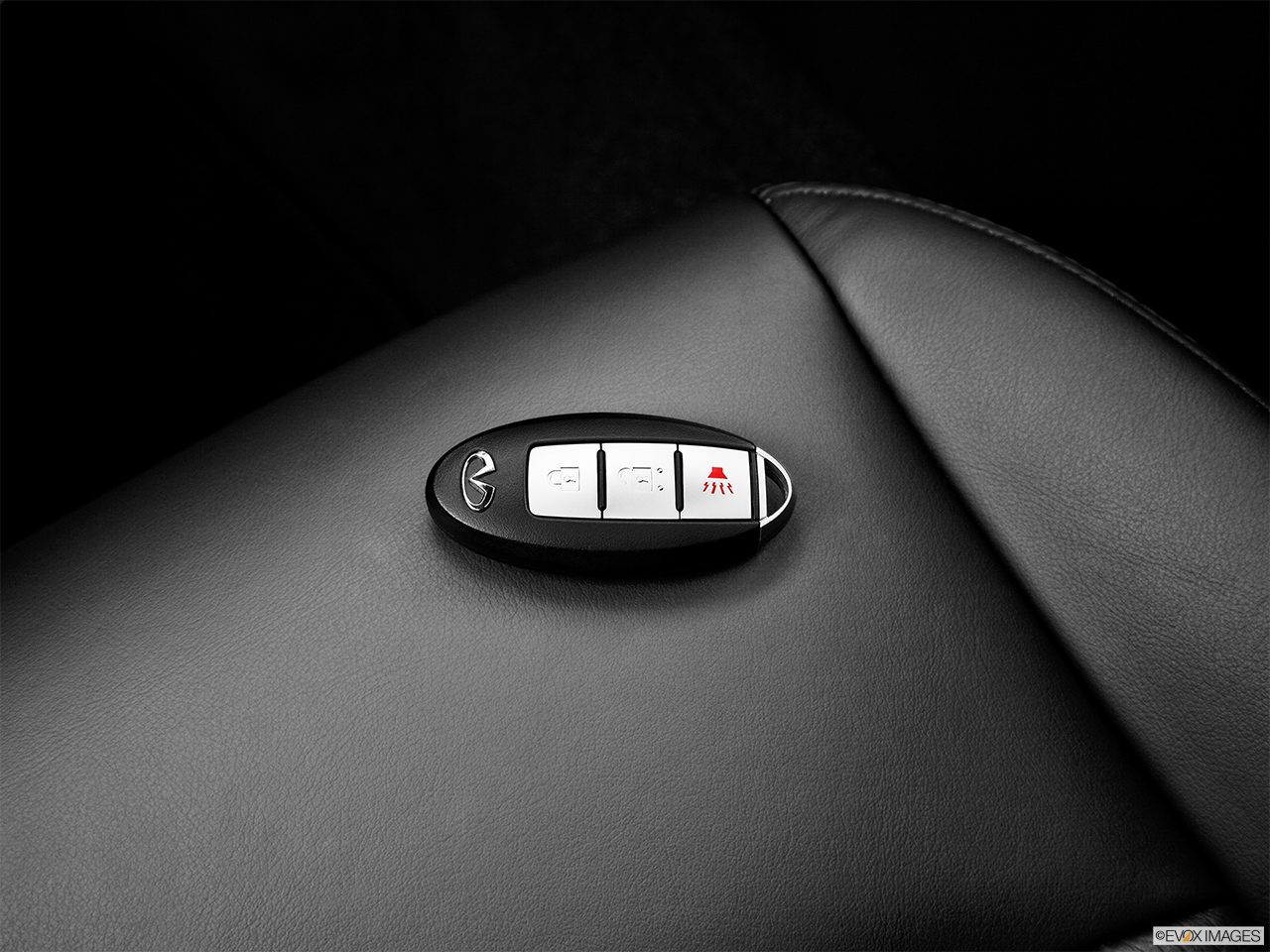 2013 Infiniti EX EX37 Journey AWD Key fob on driver's seat. 