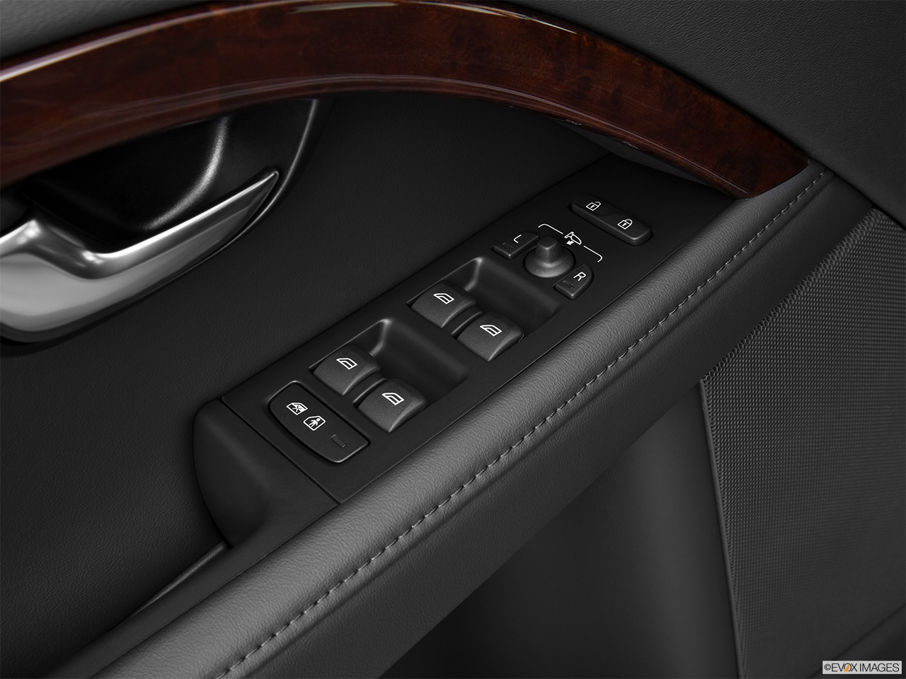 2013 Volvo XC70 T6 AWD Platinum Driver's side inside window controls. 