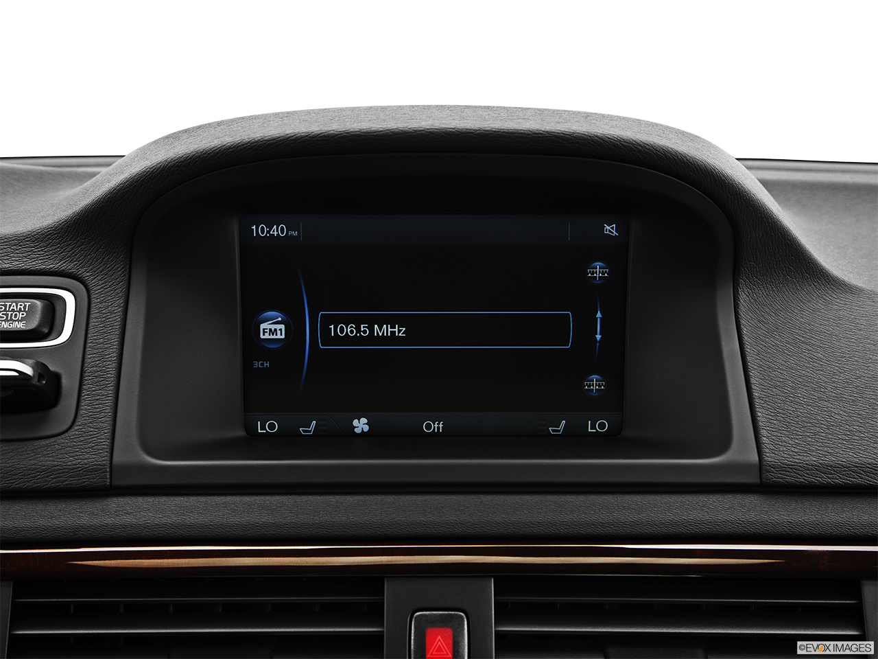 2013 Volvo XC70 T6 AWD Platinum Closeup of radio head unit 